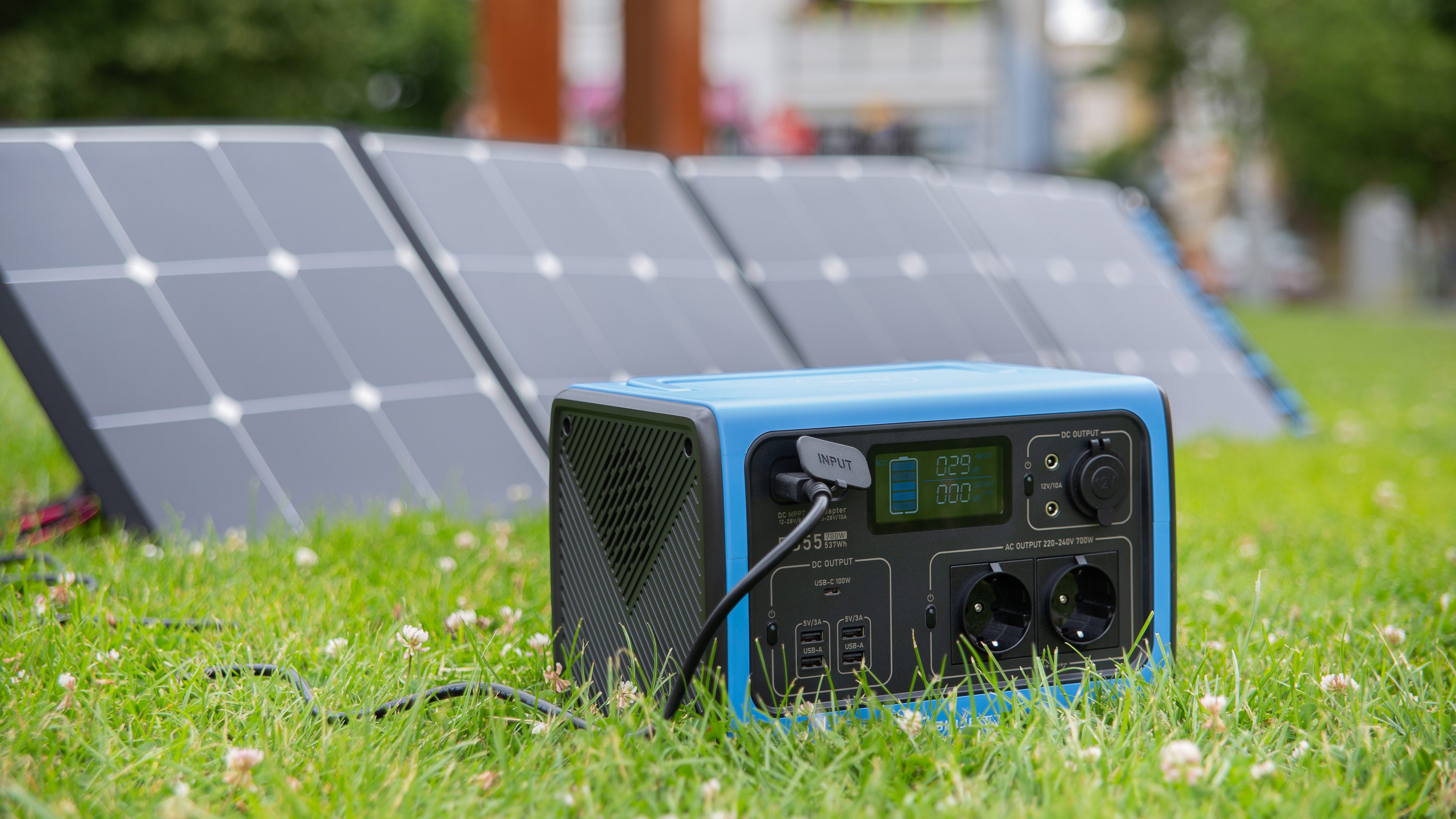 Generatoare Solare Bluetti: Alimentarea Aventurilor Tale cu Energie Curata