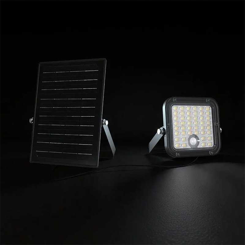 Proiector LED solar 30W exterior 4800lm 3 in 1 IP65 cu lumina rece si neutra [13]