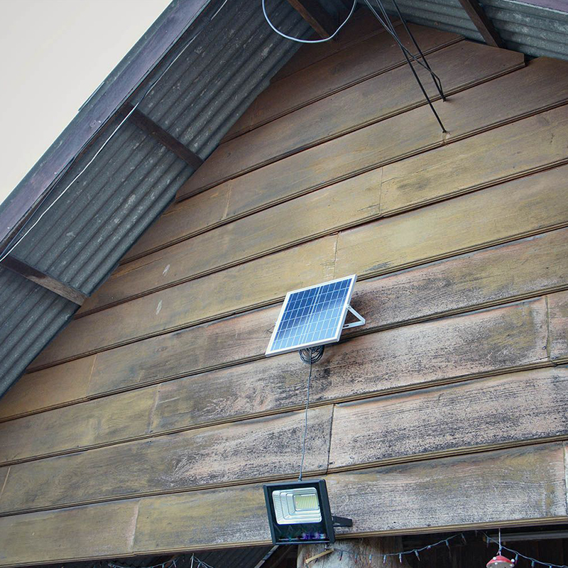 Proiector LED solar 12W 6000K IP65 pentru exterior cu panou solar [1]