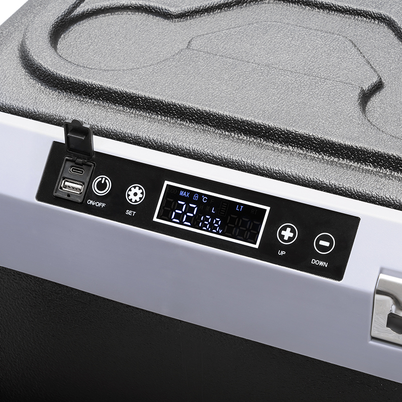 Lada frigorifica profesionala cu compresor, 40 l, Panou tactil, Porturi USB-A, USB-C, Alimentare DC 12/24 V si adaptor 220 V [9]