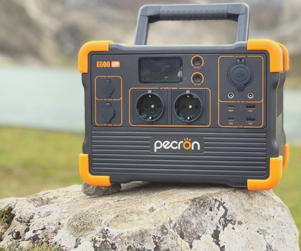 Kit generator solar portabil PECRON E600LFP, 614Wh, 1200W, 230V, Baterie LiFePO4 cu panou 200W [3]