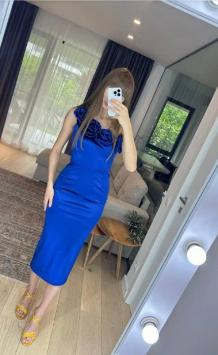 Rochie eleganta cu flori la decolteu, Albastra [1]