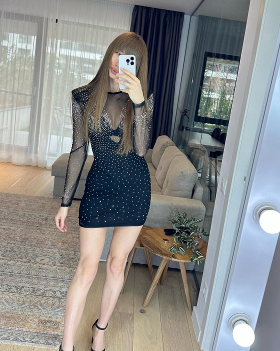 Rochie neagra din plasa accesorizata cu sclipici [2]