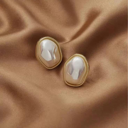 Cercei - Cercei eleganți cu perlă asimetrică