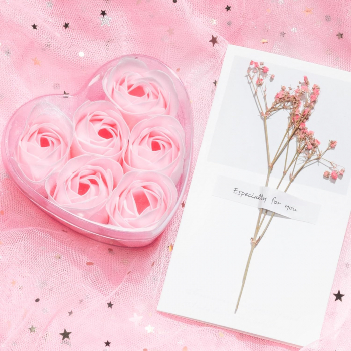 Set Cadou Premium pentru femei, Giftry®, 11 Piese, Patura pufoasa, Spa cu arome de trandafiri, lumanare parfumata, termos inox, sapun, cadou Craciun, 1, 8 Martie, Valentine’s Day, Cutie eleganta, Roz [10]