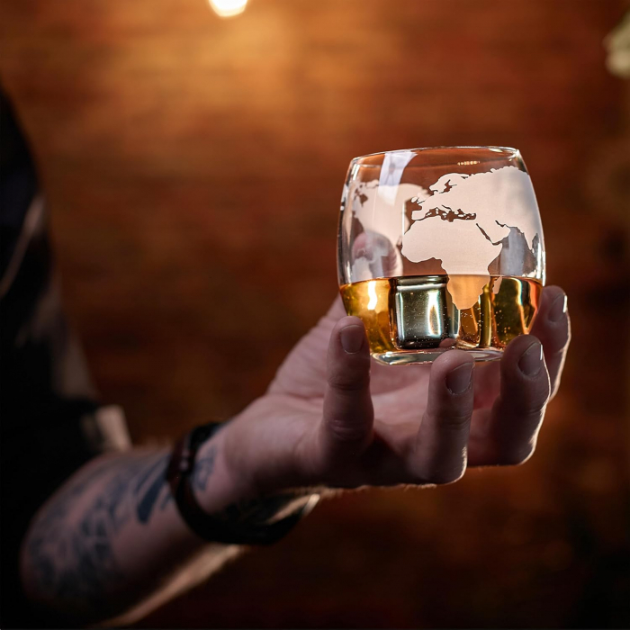 Set decantor whisky Giftry®, design Glob Pamantesc si barca, 850 ml, 4 pahare cu imprimeu, 8 cuburi din inox, accesorii incluse (palnie, cleste, support lemn, picurator) [7]