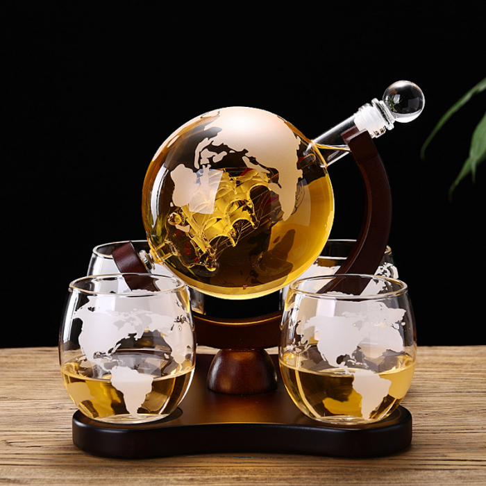 Set decantor whisky Giftry®, design Glob Pamantesc si barca, 850 ml, 4 pahare cu imprimeu, 8 cuburi din inox, accesorii incluse (palnie, cleste, support lemn, picurator) [5]