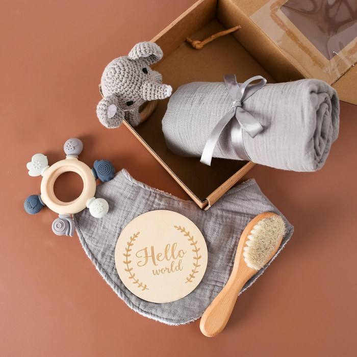 Set pentru bebelus Giftry®, cadou bun venit nou-nascut, jucarie crosetata, baveta, muselina, inel gingival, perie par, iepuras, milestone card, elefant, gri [3]
