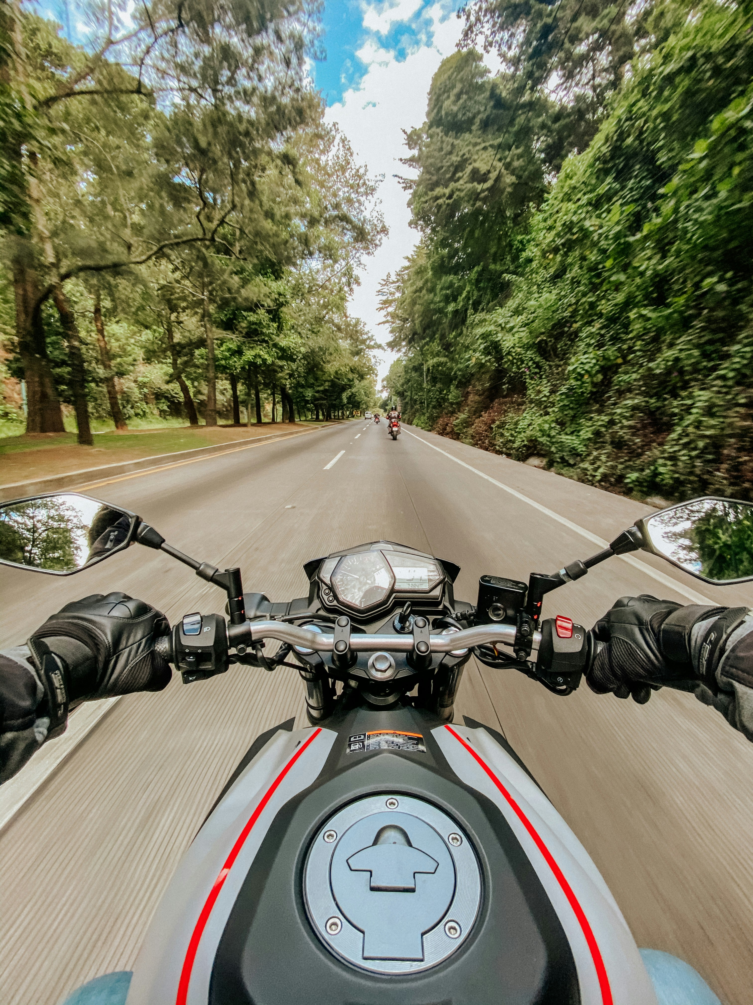 Vara pe roti. Accesorii auto moto velo esentiale sezonul acesta