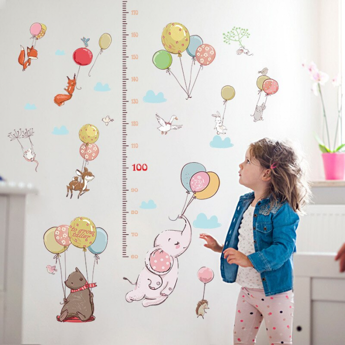 Cum creezi o cameră de poveste pentru copilul tău folosind stickere decorative?