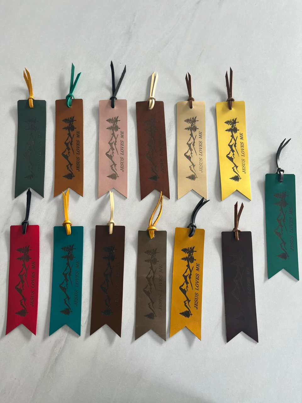 Semn de carte din piele - "Jesus loves me" [2]