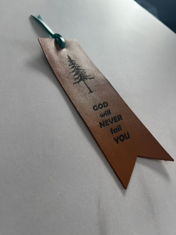 Cadouri - Semn de carte din piele - "God will never fail you"