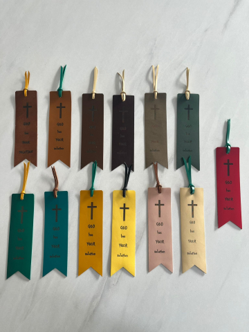 Semn de carte din piele - "God has your solution" [2]