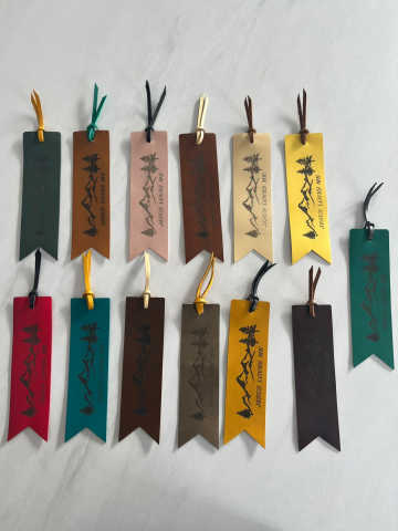 Semn de carte din piele - "Jesus loves me" [1]