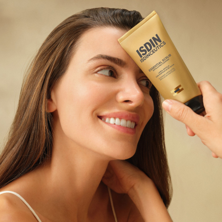 Exfoliant facial cu efect revitalizant Isdinceutics Essential Scrub 100g, Isdin [2]