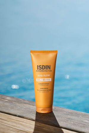 INGRIJIRE PERSONALA - Lotiune iluminatoare cu protectie solara SPF 30 Fotoprotector Body Glow, 200 ml, Isdin