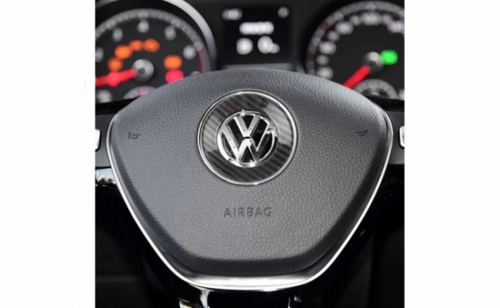 Ornament autoadeziv compatibil cu volan VW, model carbon, negru [5]