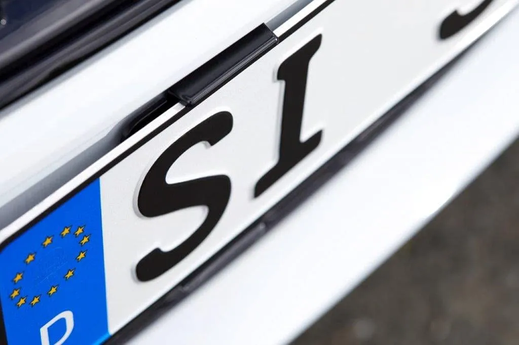 Suport ascuns placute numar inmatriculare auto - 4 bucati (fata + spate), fara rama, slim, negru [2]