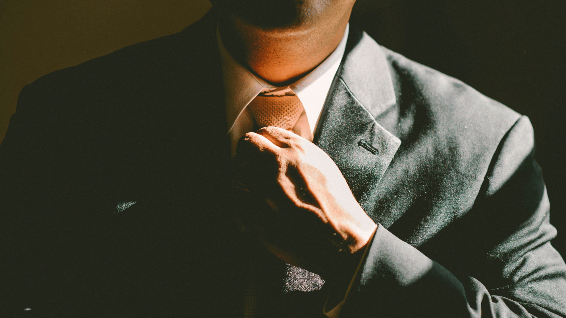 5 Bijuterii din Aur Care Definesc Un Stil Masculin Autentic