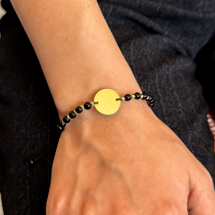 Brățară unisex cu șnur negru, biluțe onix și bănuț din aur galben 14K [2]