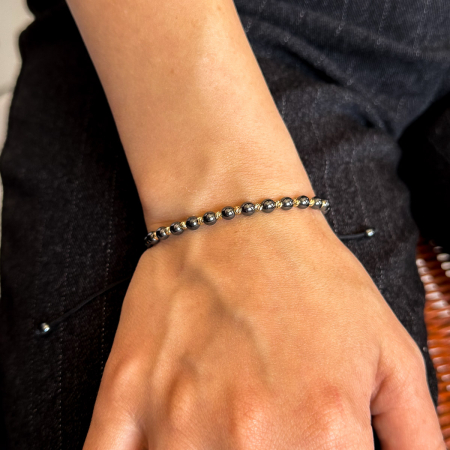 Brățară unisex cu biluțe gri și aur galben 14K – șnur negru ajustabil [1]
