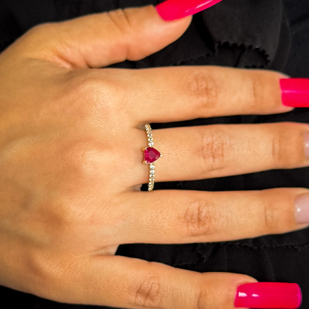 Inel cu piatră în formă de inimă din aur galben 14K – GOLD PIC [1]