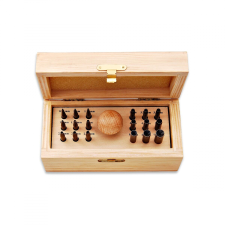 Scule de mana - Set 18 capuitoare cu maner in cutie de lemn