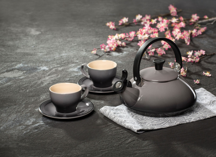 Le Creuset Fierbator Fluierat Zen Satin Black 1,5 L [2]