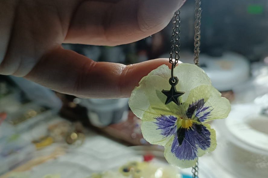 Artizanatul Florilor în Bijuteriile Noastre