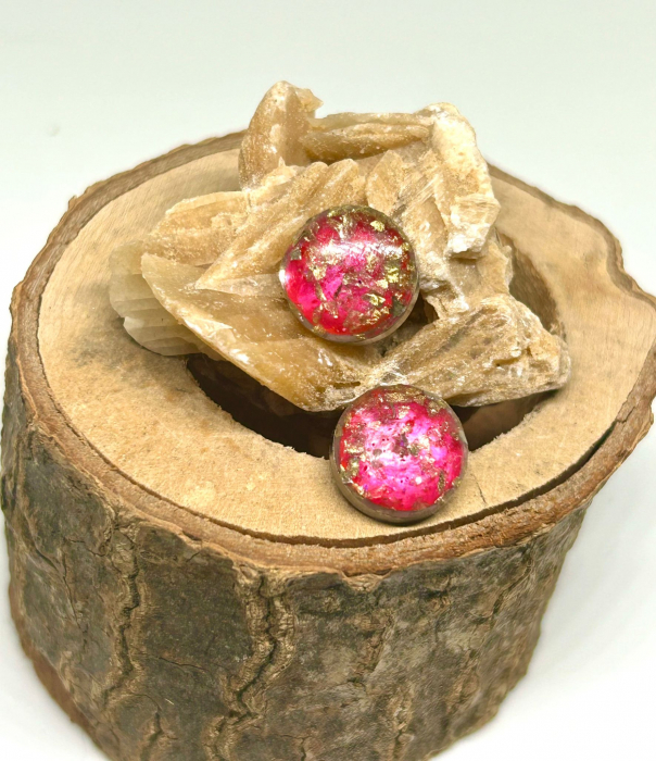 Cercei ”Delice” cu rășină epoxidică pe fundal roz [2]