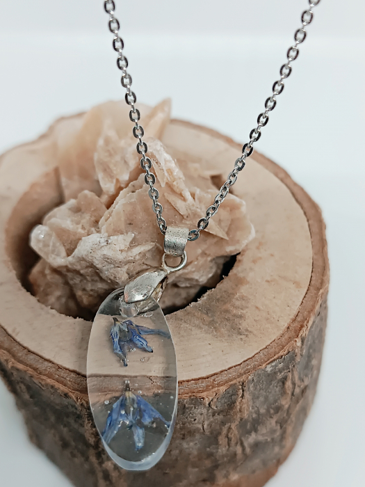 Pandantiv  cu flori de viorele în rășină epoxidică [2]