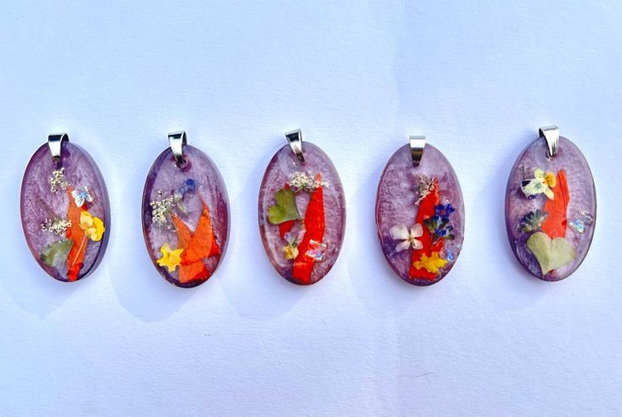 Pandantiv ”Flori de Câmp”, din flori naturale în rășină epoxidică [6]