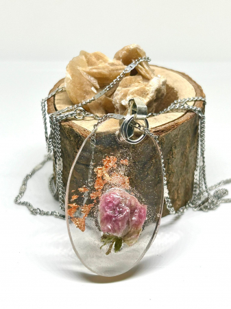 Pandantive - Pandantiv ”Unique Rose” cu boboc de trandafir natural în rășină epoxidică