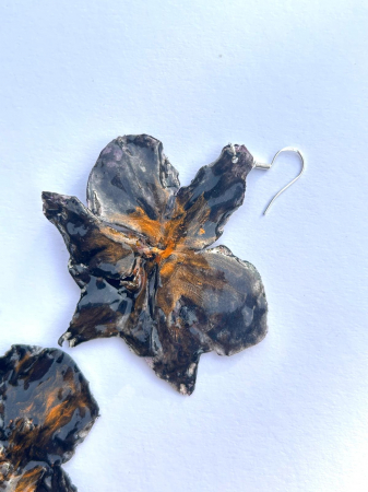 Cercei eleganți din orhidee naturală în rășină epoxidică [1]