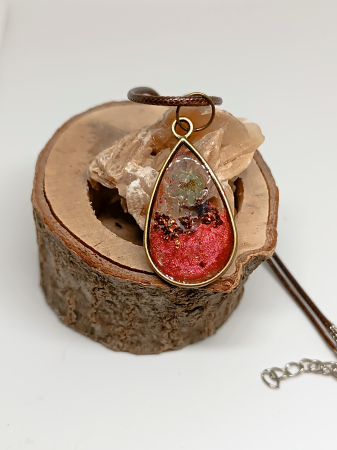 Produse - Pandantiv Lacrimă de Aramă: O Frântură de Eternitate