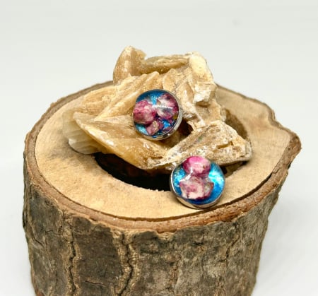 Cercei - Cercei Boboci de Trandafir pe Fond Albastru  cu flori naturale în rășină epoxidică