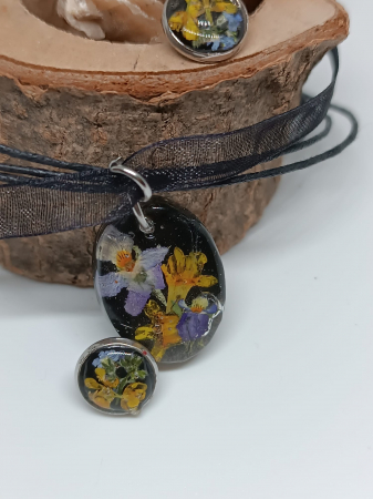 Set ”Joc de Culori”- cercei și pandantiv din flori naturale în rășină epoxidică [2]