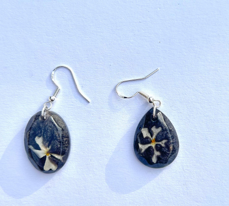 ”Mystic Blossom”, cercei din flori de câmp în rășină epoxidică [1]