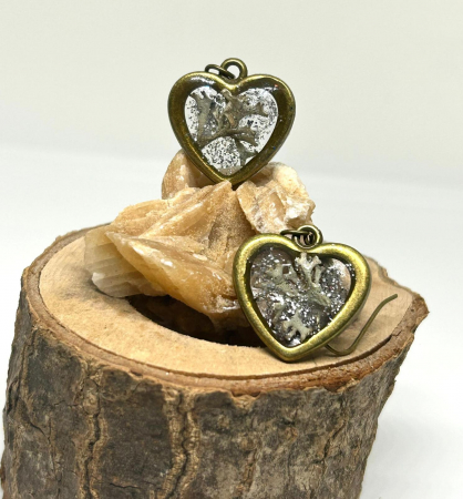 Produse - Cercei ”Inima Pădurii” cu licheni de pădure în rășină epoxidică