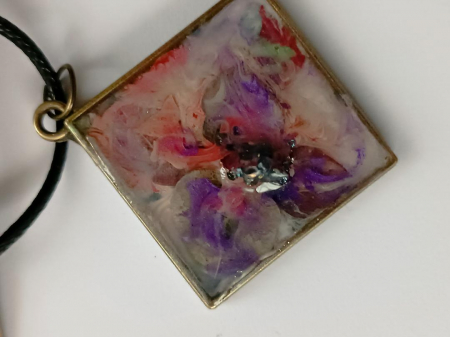 Pandantiv cu Hortensie în rășină epoxidică: Vis de Culoare și Grație [1]