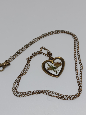 Pandantive - Pandantiv cu Floare de Codița Șoricelului: Simbolul Curajului și al Iubirii