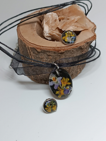 Set ”Joc de Culori”- cercei și pandantiv din flori naturale în rășină epoxidică [1]