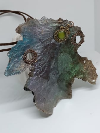 Pandantive - Pandantiv ”Autumn Elegance”, supradimensionat, din frunză naturală de platan pictată și glazurată în rășină epoxidică