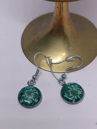 Cercei - Cercei ”Comori sălbatice” din rășină epoxidică cu floare naturală de morcov sălbatic