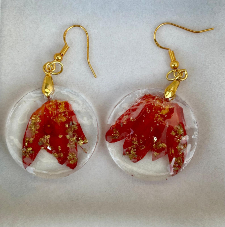 Cercei - ”Floarea Crăciunului” , cercei din flori naturale în rășină epoxidică