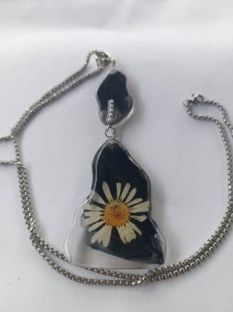Pandantive - ”Dor de vară”-pandantiv din floare de margaretă în rășină epoxidică