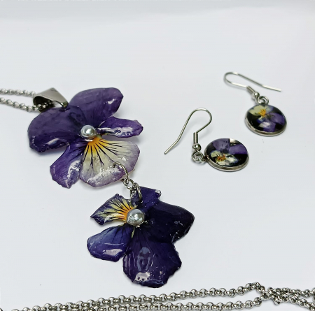 Set ”Flori de vis”,  cercei și pandantiv cu floare naturală de panseluță conservată în rășină epoxidică [2]