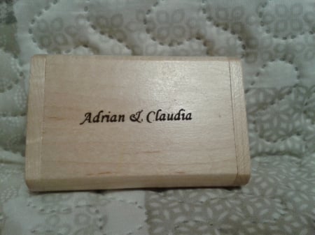 Produse diverse - Cutie din lemn cu stick 64GB personalizata