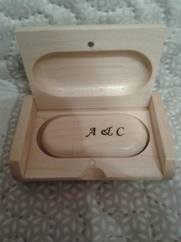 Cutie din lemn cu stick 64GB personalizata [1]