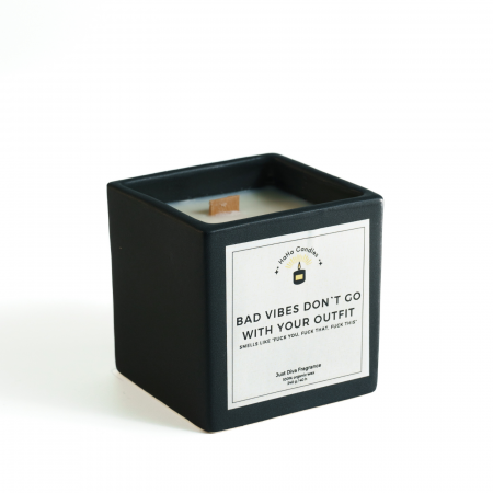 Friends - Lumânare Parfumată BAD VIBES DON`T GO WITH YOUR OUTFIT